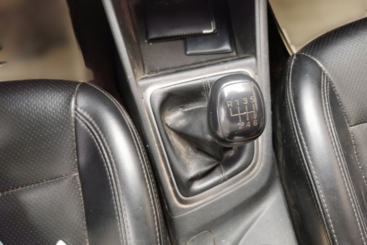 Used Hyundai Verna (new generation) 2016 1.4L Manual Cool Edition GLS Gear Lever