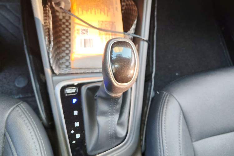 Used Hyundai Verna (new generation) 2016 1.4L Automatic Cool Edition GLS Gear Lever