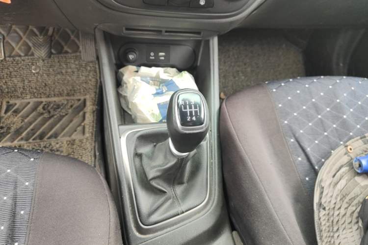 Used Hyundai Verna (new generation) 2016 1.4L Manual Cool Edition GLS Gear Lever