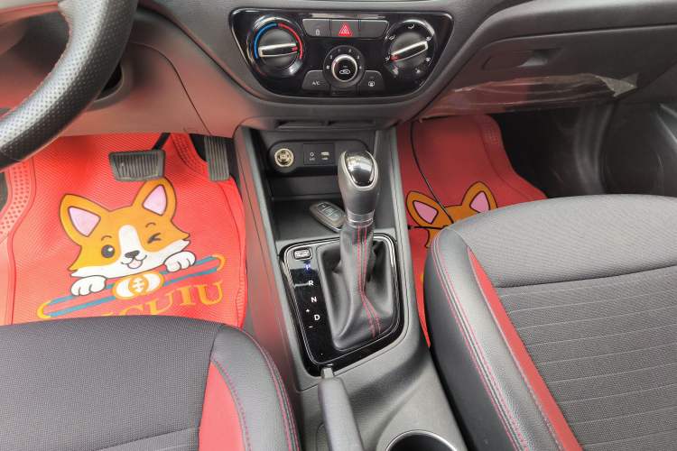 Used Hyundai Verna (new generation) 2016 1.4L Automatic Sport Edition Gear Lever