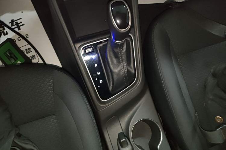 Used Hyundai Verna (new generation) 2016 1.4L Automatic Cool Edition GLS Gear Lever