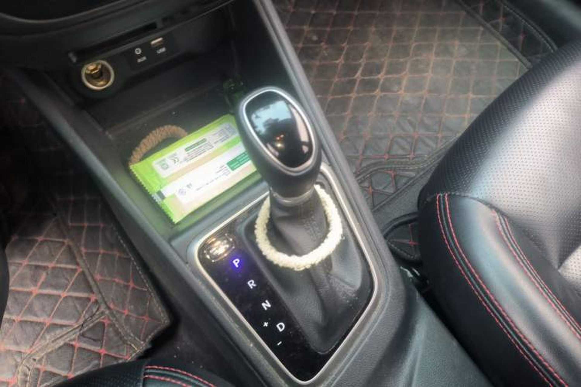 Used Hyundai Verna (new generation) 2016 1.4L Automatic Cool Edition GLS Gear Lever
