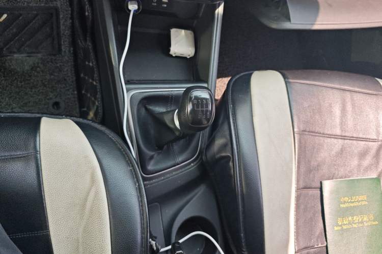 Used Hyundai Verna (new generation) 2016 1.4L Manual Cool Edition GLS Gear Lever