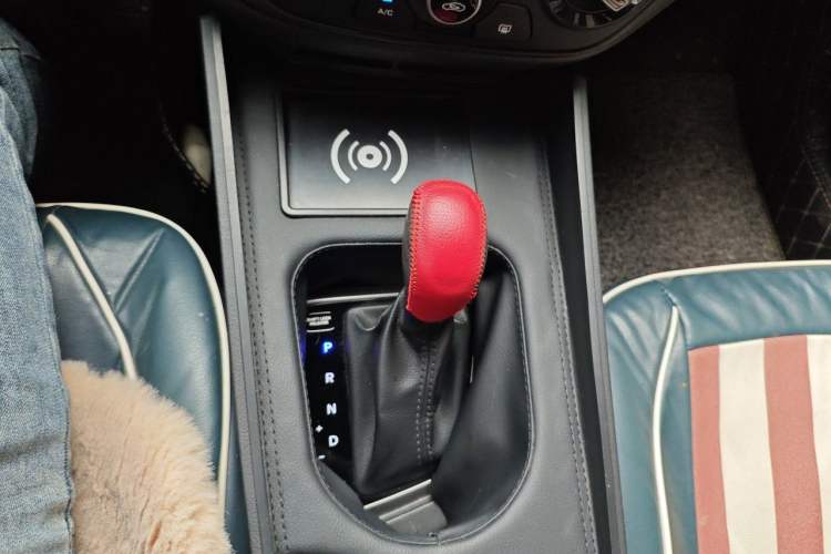 Used Hyundai Verna (new generation) 2016 1.4L Automatic Cool Edition GLS Gear Lever