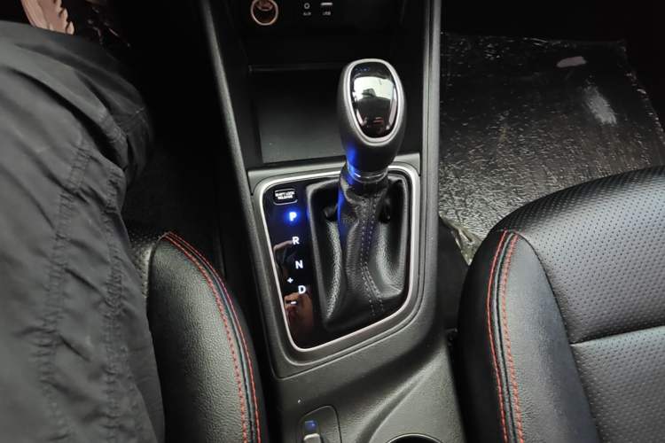 Used Hyundai Verna (new generation) 2016 1.4L Automatic Cool Edition GLS Gear Lever