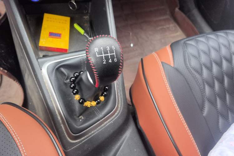 Used Hyundai Verna (new generation) 2016 1.4L Manual Cool Edition GLS Gear Lever