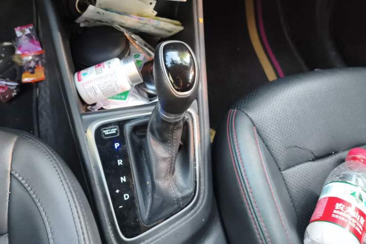 Used Hyundai Verna (new generation) 2016 1.4L Automatic Cool Edition GLS Gear Lever