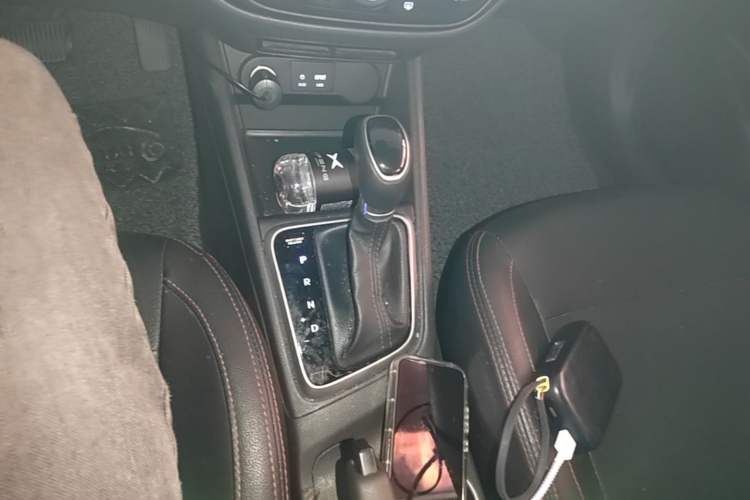 Used Hyundai Verna (new generation) 2016 1.4L Automatic Cool Edition GLS Gear Lever