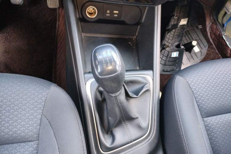 Used Hyundai Verna (new generation) 2016 1.4L Manual Cool Edition GLS Gear Lever
