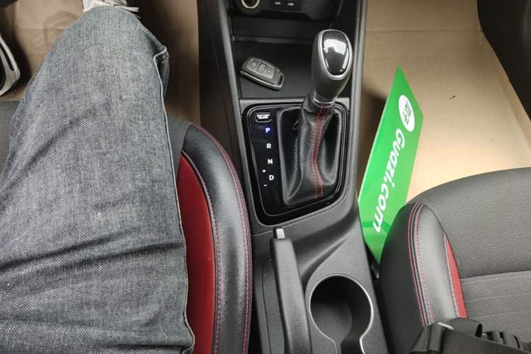 Used Hyundai Verna (new generation) 2016 1.4L Automatic Sport Edition Gear Lever