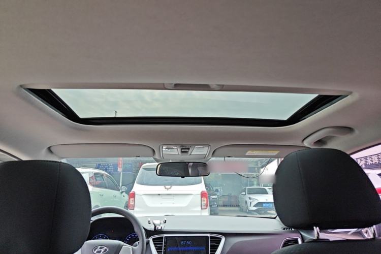 Used Hyundai Verna (new generation) 2016 1.4L Manual Cool Edition GLS Headliner