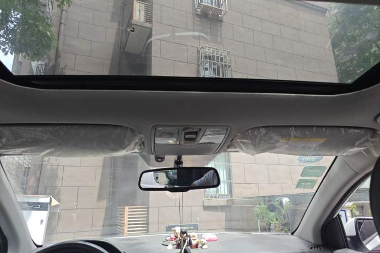 Used Hyundai Verna (new generation) 2016 1.6L Automatic Elite Edition TOP Headliner