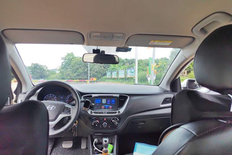 Used Hyundai Verna (new generation) 2016 1.4L Automatic Cool Edition GLS Headliner