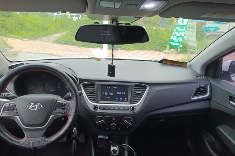 Used Hyundai Verna (new generation) 2016 1.4L Automatic Cool Edition GLS Headliner