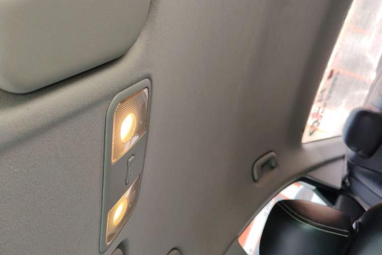 Used Hyundai Verna (new generation) 2016 1.4L Automatic Cool Edition GLS Headliner