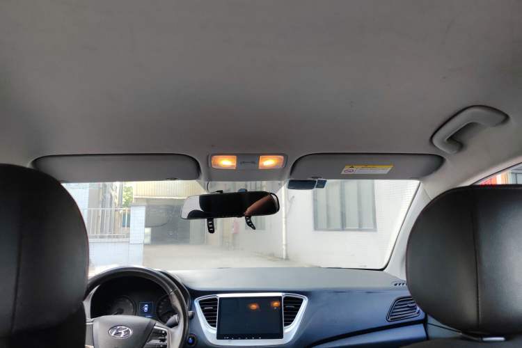 Used Hyundai Verna (new generation) 2016 1.4L Automatic Sport Edition Headliner