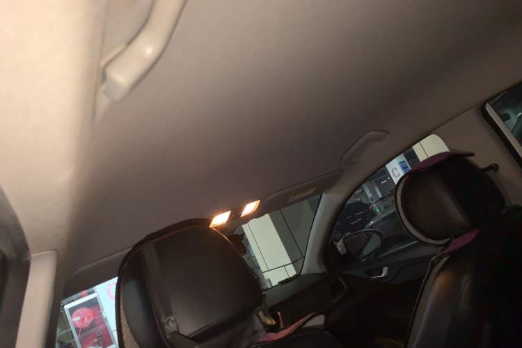 Used Hyundai Verna (new generation) 2016 1.4L Automatic Cool Edition GLS Headliner