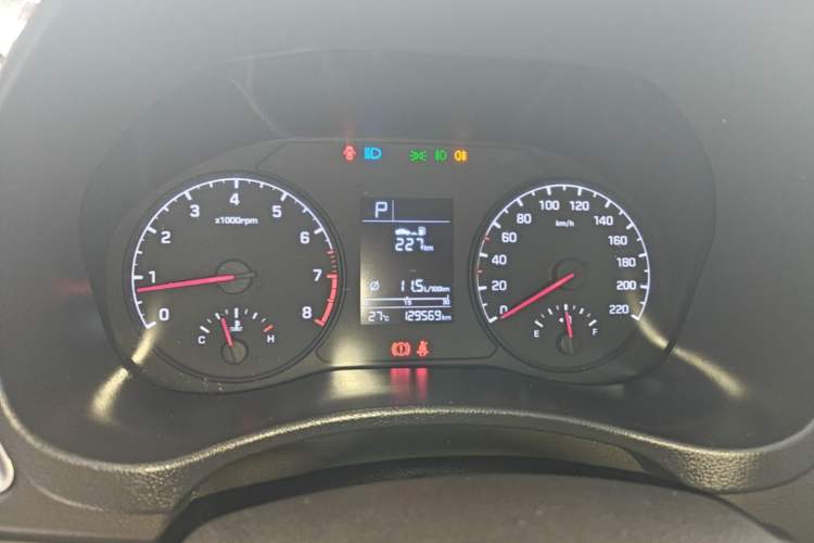 Used Hyundai Verna (new generation) 2016 1.4L Automatic Cool Edition GLS Instrument Cluster