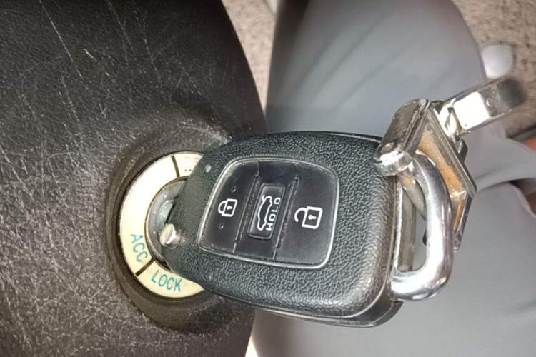 Used Hyundai Verna (new generation) 2016 1.4L Automatic Cool Edition GLS Interior 1