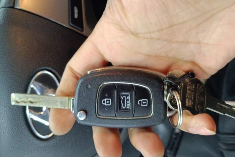 Used Hyundai Verna (new generation) 2016 1.4L Automatic Cool Edition GLS Interior 1