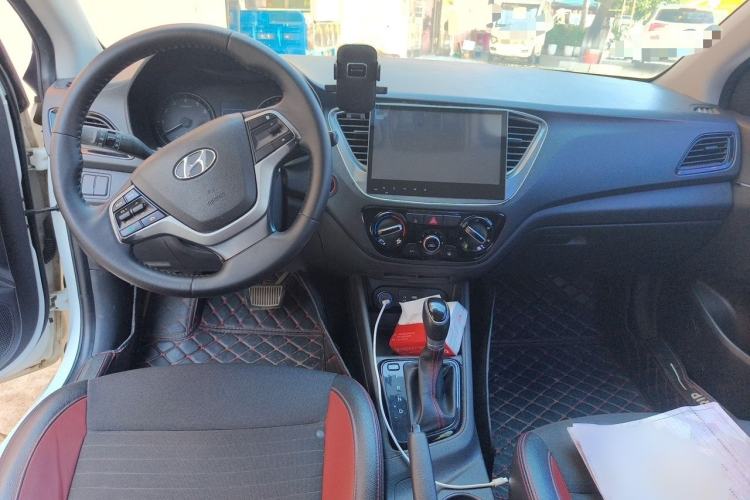 Used Hyundai Verna (new generation) 2016 1.4L Automatic Cool Edition GLS Interior 2