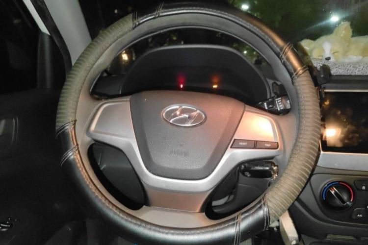 Used Hyundai Verna (new generation) 2016 1.4L Automatic Cool Edition GLS Interior 2