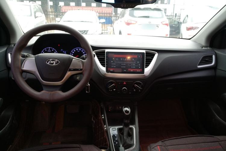 Used Hyundai Verna (new generation) 2016 1.4L Automatic Cool Edition GLS Interior 2