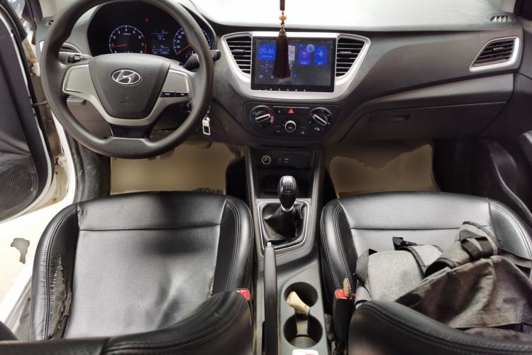 Used Hyundai Verna (new generation) 2016 1.4L Manual Cool Edition GLS Interior 2