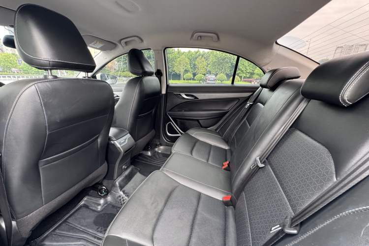Used Hyundai Verna (new generation) 2016 1.4L Automatic Cool Edition GLS Interior 2