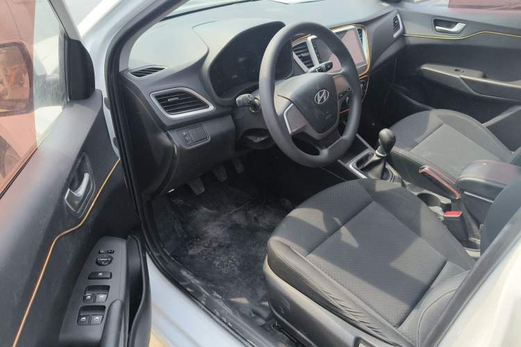 Used Hyundai Verna (new generation) 2016 1.4L Manual Cool Edition GLS Interior 2