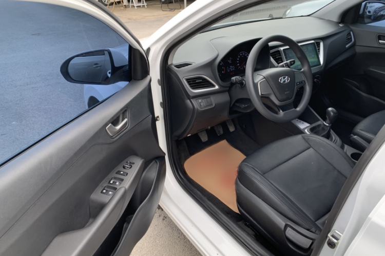 Used Hyundai Verna (new generation) 2016 1.4L Manual Cool Edition GLS Interior 3