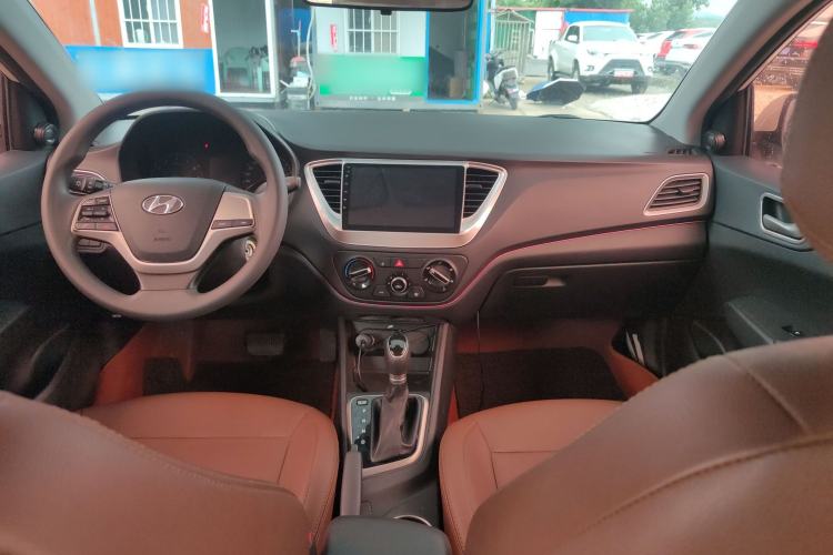 Used Hyundai Verna (new generation) 2016 1.4L Automatic Cool Edition GLS Interior 3