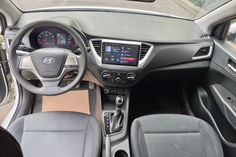Used Hyundai Verna (new generation) 2016 1.4L Automatic Cool Edition GLS Interior 3