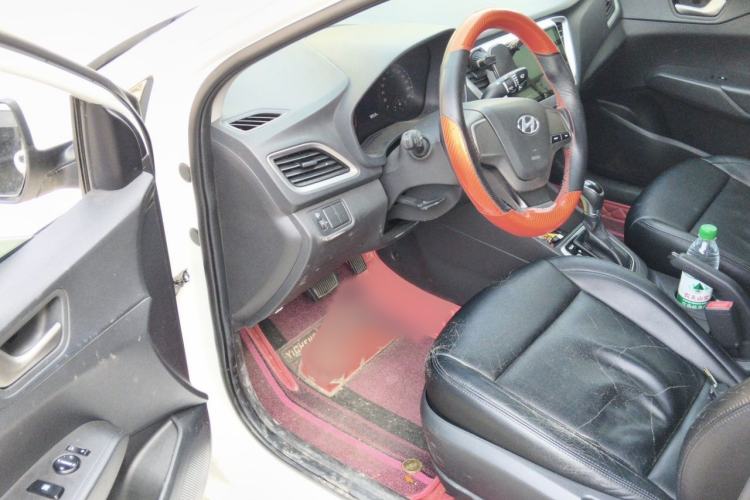 Used Hyundai Verna (new generation) 2016 1.4L Automatic Cool Edition GLS Interior 3