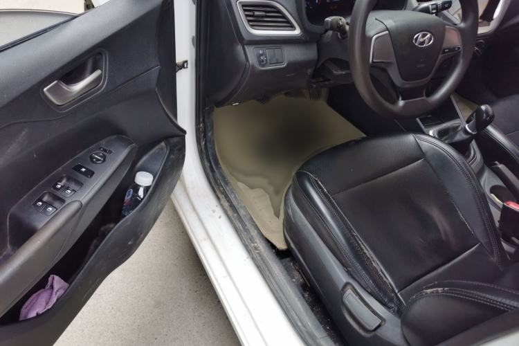 Used Hyundai Verna (new generation) 2016 1.4L Manual Cool Edition GLS Interior 3