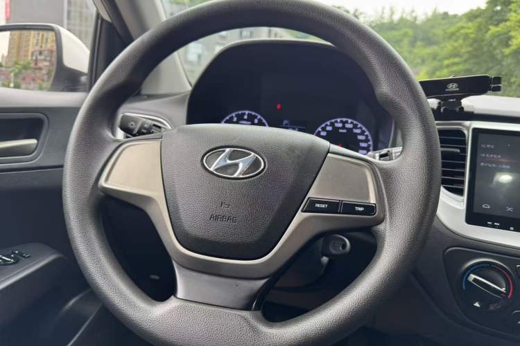 Used Hyundai Verna (new generation) 2016 1.4L Automatic Cool Edition GLS Interior 3