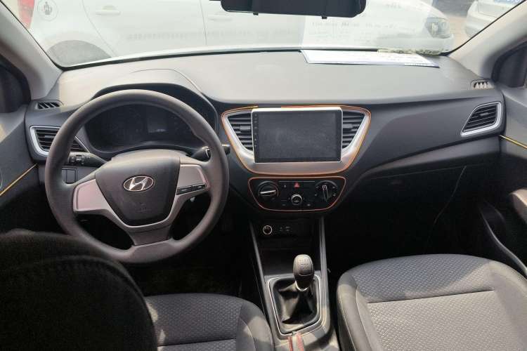 Used Hyundai Verna (new generation) 2016 1.4L Manual Cool Edition GLS Interior 3