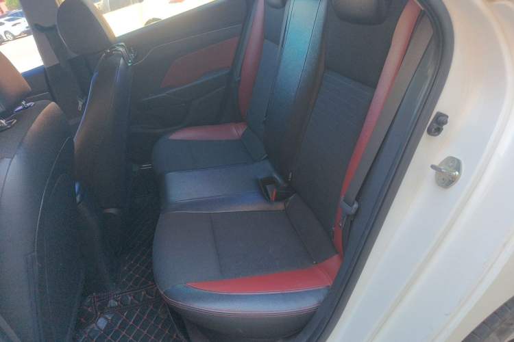 Used Hyundai Verna (new generation) 2016 1.4L Automatic Cool Edition GLS Interior 4