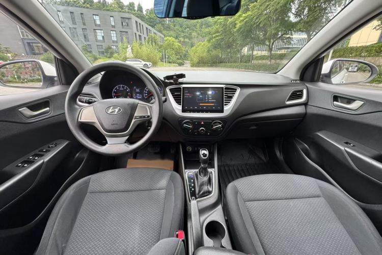 Used Hyundai Verna (new generation) 2016 1.4L Automatic Cool Edition GLS Interior 4