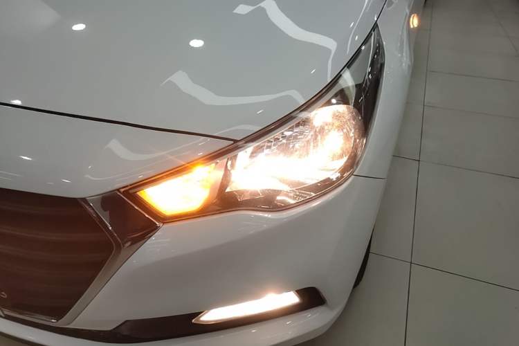 Used Hyundai Verna (new generation) 2016 1.4L Manual Cool Edition GLS Left Front Headlight
