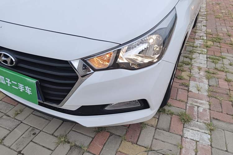 Used Hyundai Verna (new generation) 2016 1.4L Manual Cool Edition GLS Left Front Headlight