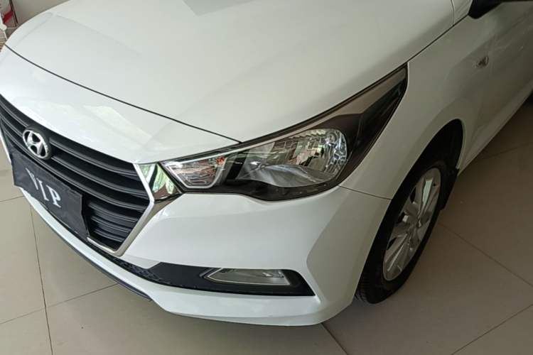 Used Hyundai Verna (new generation) 2016 1.4L Manual Cool Edition GLS Left Front Headlight
