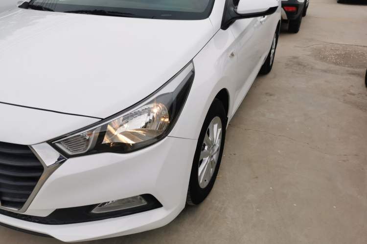 Used Hyundai Verna (new generation) 2016 1.4L Manual Cool Edition GLS Left Front Headlight