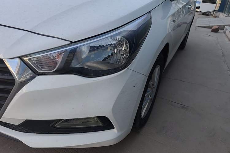 Used Hyundai Verna (new generation) 2016 1.4L Manual Cool Edition GLS Left Front Headlight