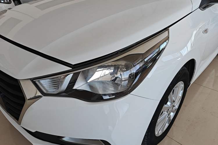 Used Hyundai Verna (new generation) 2016 1.4L Automatic Cool Edition GLS Left Front Headlight