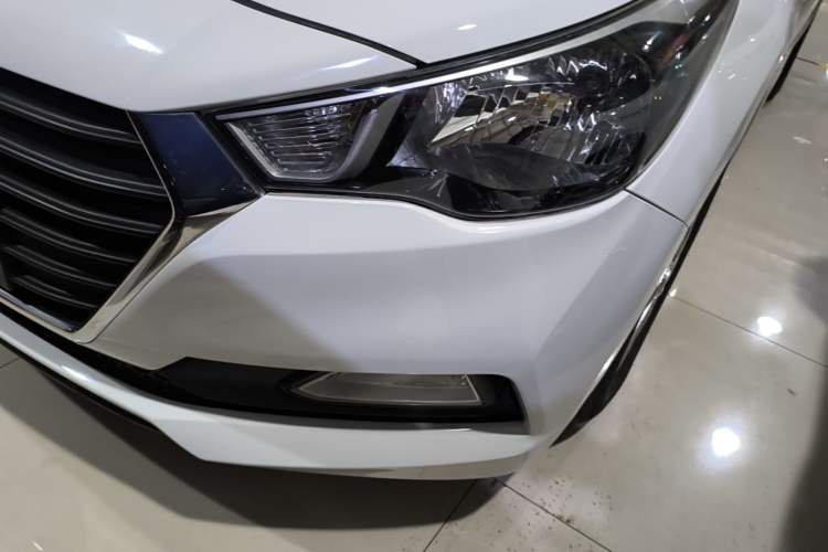 Used Hyundai Verna (new generation) 2016 1.4L Automatic Cool Edition GLS Left Front Headlight