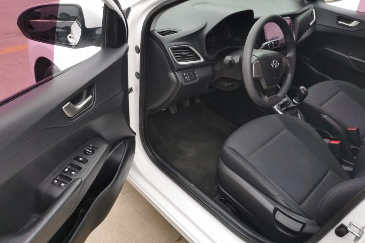 Used Hyundai Verna (new generation) 2016 1.4L Manual Cool Edition GLS Left Front Seat