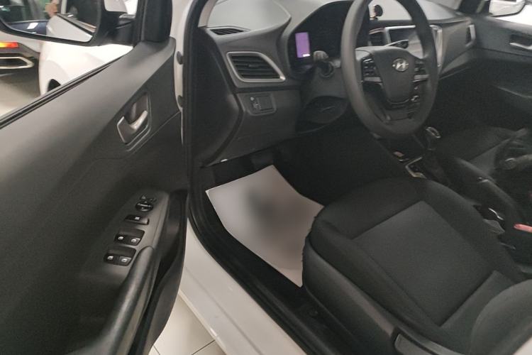 Used Hyundai Verna (new generation) 2016 1.4L Automatic Cool Edition GLS Left Front Seat