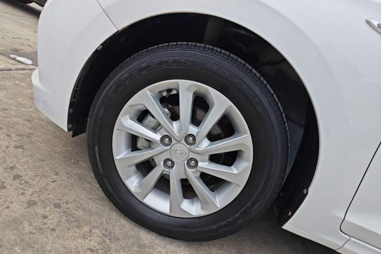 Used Hyundai Verna (new generation) 2016 1.4L Manual Cool Edition GLS Left Front Wheel Hub