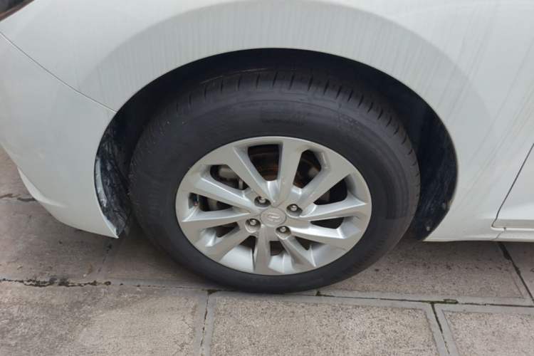 Used Hyundai Verna (new generation) 2016 1.4L Manual Cool Edition GLS Left Front Wheel Hub